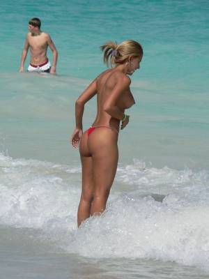 Прикольная голая девка на пляже (Категория фото: Эротика)