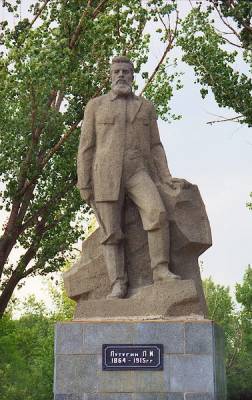 Г. Лутугино. Памятник Леониду Лутугину (Категория фото: Города)