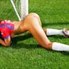 Голая секси девка играет в футбол (Эротика)