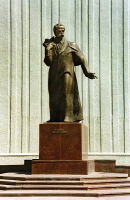 Г. Сторожинец. Памятник Ю. Федьковичу (Категория фото: Города)